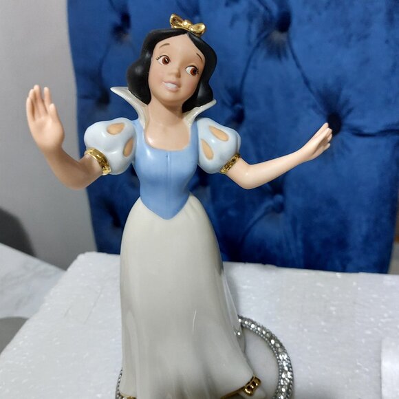 LENOX Disney SNOW WHITE Collectible Figurine Beautiful Decor - Picture 2 of 14